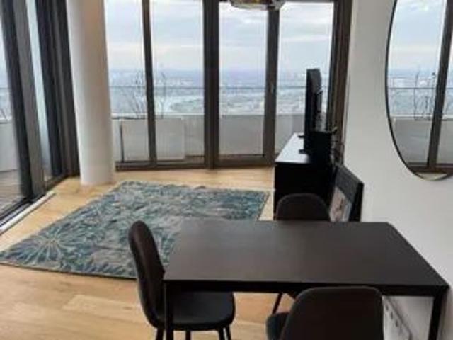 Sky Living im 32. Stock | Private Loge über der Alten Donau