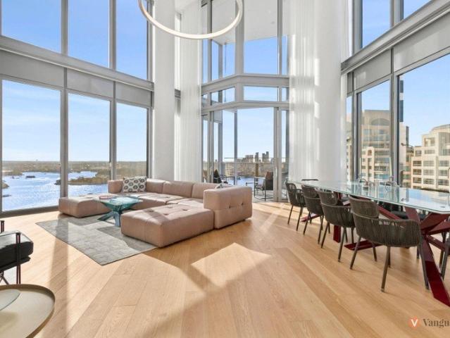 Skyhome Penthouse I Premier North Facing Two Level Residence in Watermans Quay I Fully Furnished