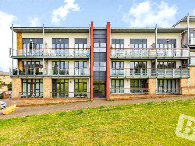 Skylark Avenue, Greenhithe DA9, 2 bed flat to rent, £1,650 pcm | PrimeLocation
