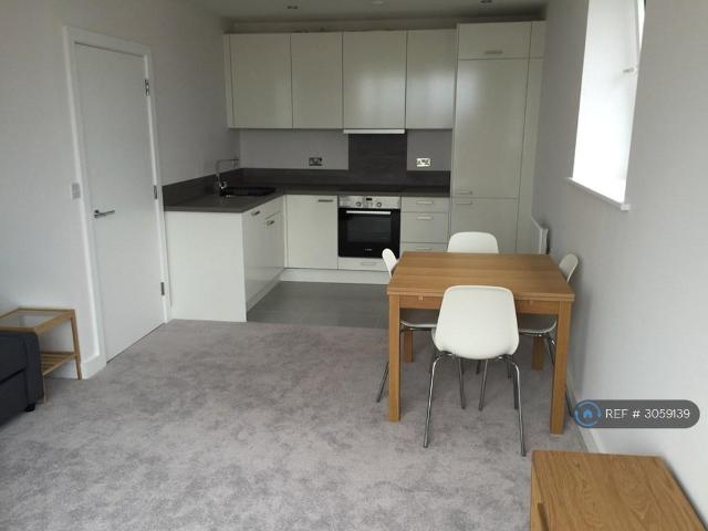 Skylark House, Reading, RG2 1 bed flat to rent £1,250 pcm £288 pw