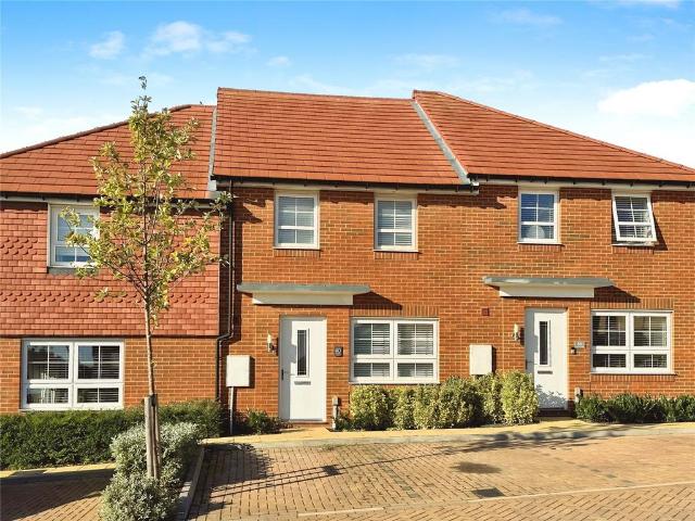 Skylark Lane, Dover CT16 3 bed terraced house to rent £1,500 pcm £346 pw