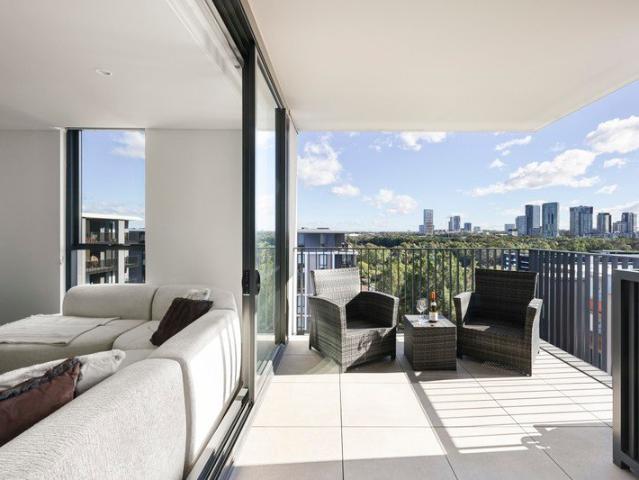 Skyline outlook, designer detail
