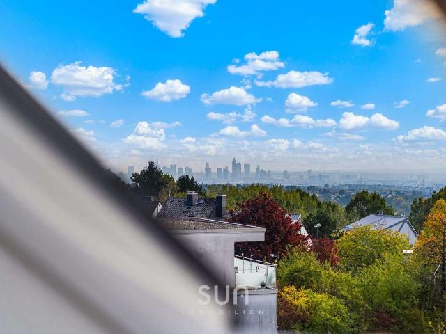 SKYLINE BLICK IN KRONBERG SCHÖNBERG – 103 m² Wohngefühl mit Dachstudio und 2 TG Stellplätzen