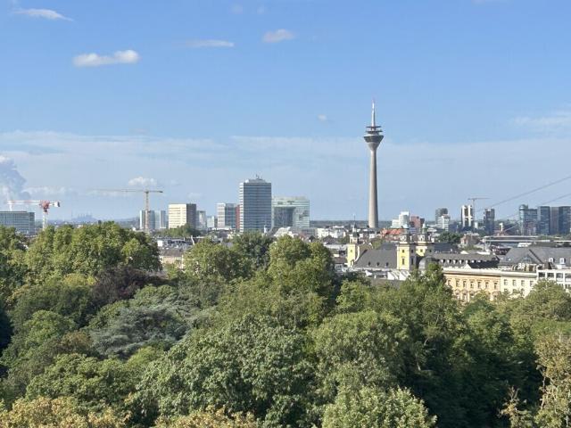 SKYLINE FEELING: EXKLUSIVE 3 ZIMMER WOHNUNG MIT SPEKTAKULÄRER AUSSICHT