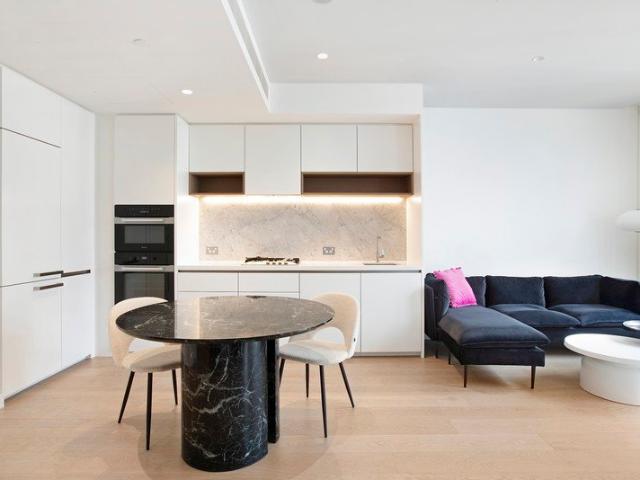 Skyline & Harbour Luxury | Elegant One Bedroom at One Sydney Harbour
