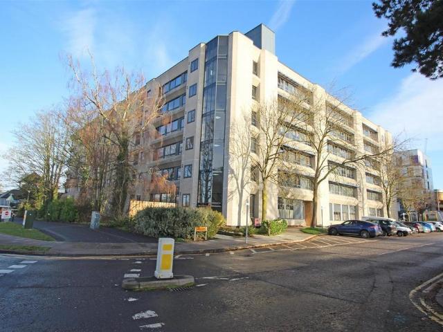 Skyline House Stevenage, SG1 1 bed flat to rent £1,100 pcm £254 pw