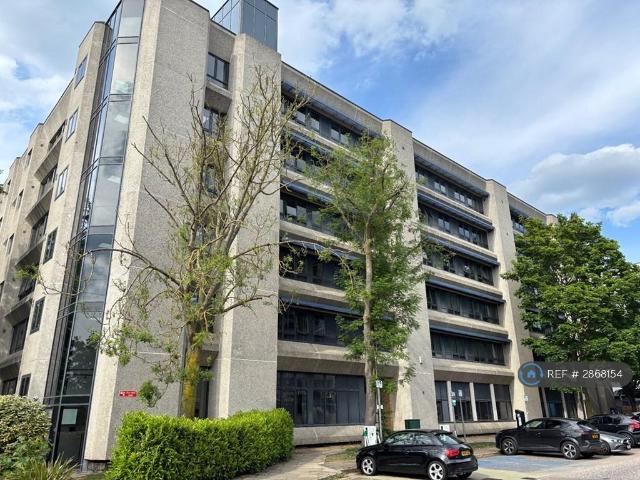 Skyline House, Stevenage, SG1 1 bed flat to rent £1,150 pcm £265 pw