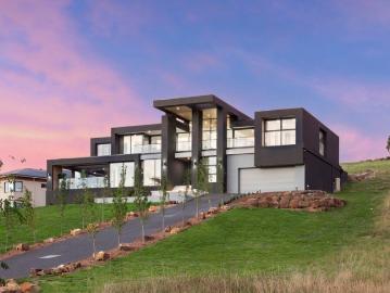 Skyline luxury on a grand architectural scale