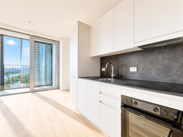 Skyline statt Alltag – Exklusive Wohnung im DC Tower