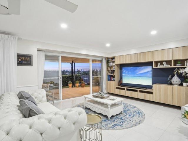 Skyline Serenity in Exclusive Benowa Cul de Sac