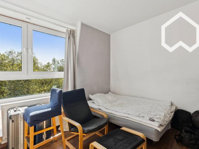 Skyline view from beautiful 1 room apartment in best location of Frankfurt, Frankfurt Amsterdam Apartments for Rent