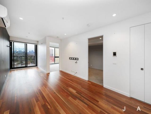 Skyline Views, Modern Style & Everyday Convenience