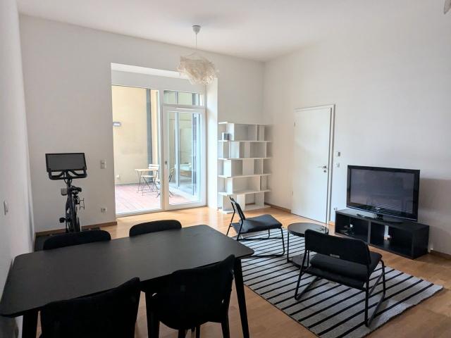 Skyline+ 2,5 Room Apartment, Frankfurt Amsterdam Apartments for Rent