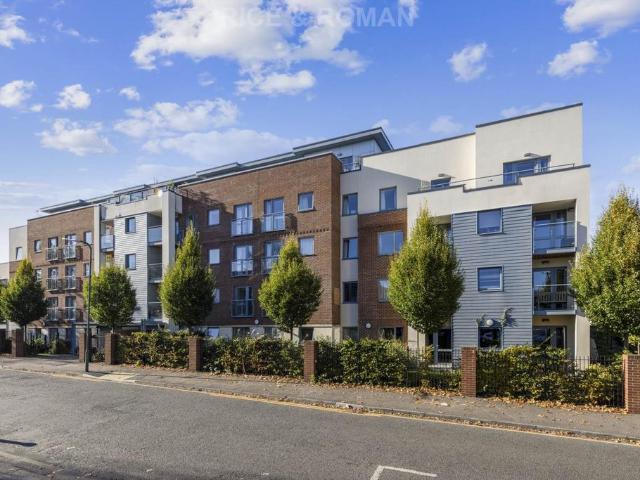 Shotfield, Wallington SM6 2 bed retirement property to rent £2,200 pcm £508 pw