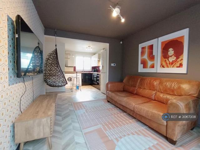 Shotton Walk, Manchester, M14 4 bed terraced house to rent £2,808 pcm £648 pw