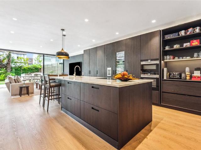 Shottfield Avenue, London, SW14 5 bed semi detached house to rent £10,000 pcm £2,308 pw
