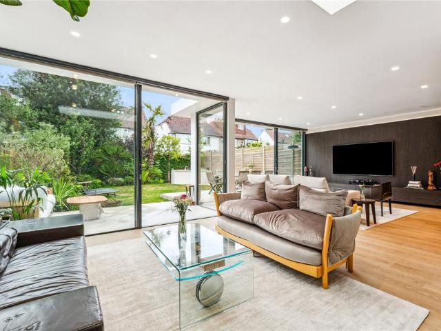 Shottfield Avenue, London, SW14 5 bed semi detached house to rent £10,000 pcm £2,308 pw