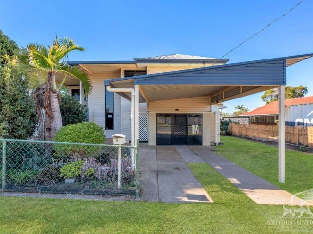 Show Me Some Love! Bright 3 Bedroom Home With Extra Living Space! INSPECTIONS AVAILABLE 7 DAYS A WEEK!
