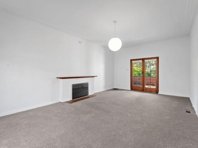Showcases Luxury with Relaxed Living