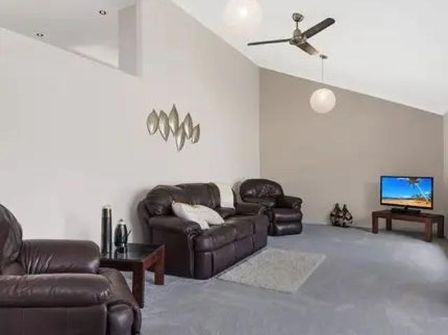 Showcasing Spectacular Broadwater and Coastal Views