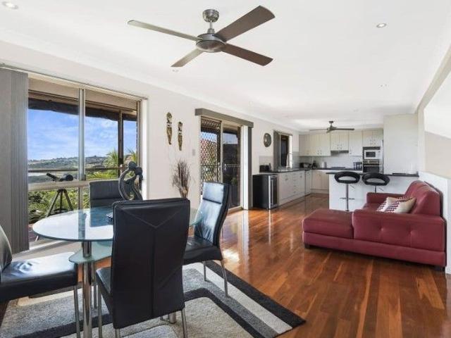 Showcasing Spectacular Broadwater and Coastal Views