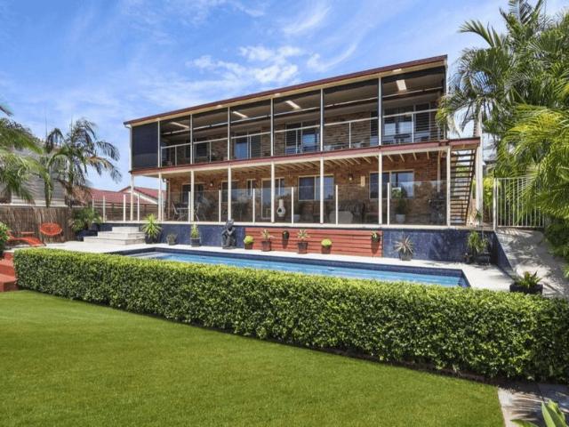 Showcasing Spectacular Broadwater and Coastal Views