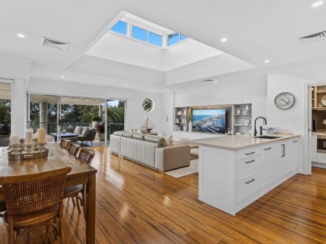 Showstopping Executive Apartment With Lagoon Views