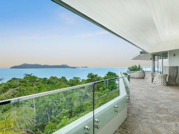 Showpiece Home with Pristine Views in Mission Beach