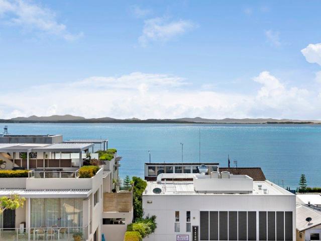 Shoal Bay Views from a Modern Top Floor Apartment