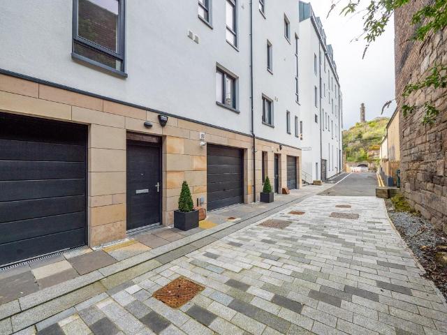 Shoemakers Close, City of Edinburgh, EH8 8DF, United Kingdom | 3 bed townhouse for rent #125644187 | Rentberry