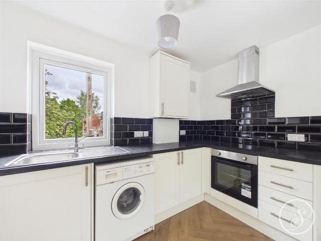 Sholebroke Avenue, Potternewton, Leeds LS7, 1 bed flat to rent, £795 pcm | PrimeLocation