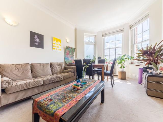 Shoot Up Hill, London NW2, 3 bed flat to rent, £2,995 pcm | PrimeLocation