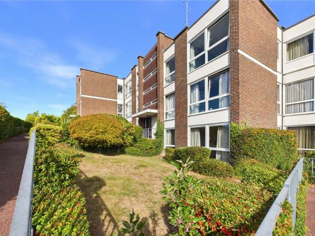 Shooters Hill, Pangbourne, Reading. 2 bed apartment to rent £1,600 pcm £369 pw
