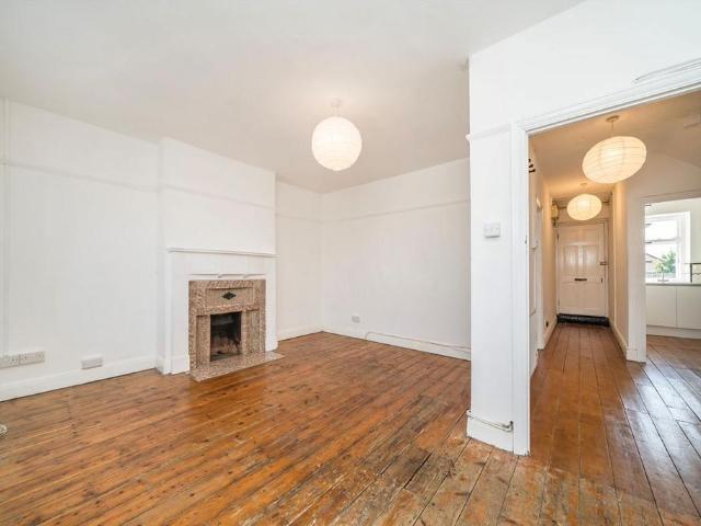Shooters Hill Road, Blackheath 4 bed flat to rent £2,200 pcm £508 pw