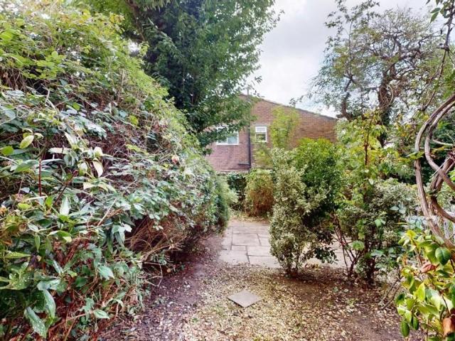 Shooters Hill Road, Blackheath, SE3 2 bed flat to rent £2,050 pcm £473 pw