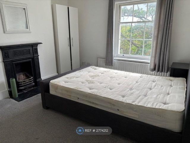 Shooters Hill Road, London SE3, 2 bed flat to rent, £2,200 pcm | PrimeLocation