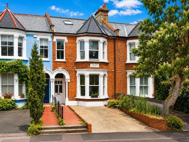 Shooters Hill Road, London SE3, 3 bed flat to rent, £2,600 pcm | PrimeLocation