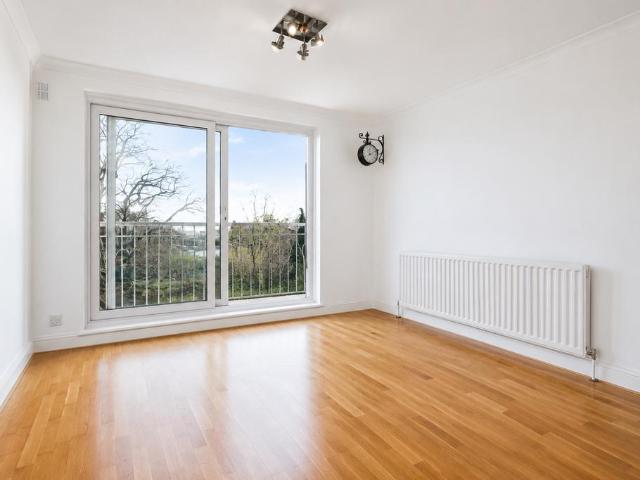 Shooters Hill Road, London SE3 3 bed flat to rent £2,300 pcm £531 pw