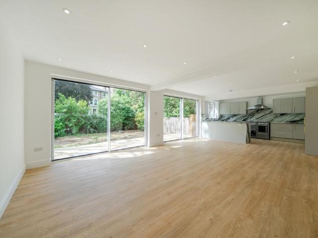 Shooters Hill Road SE3 4 bed detached house to rent £3,500 pcm £808 pw