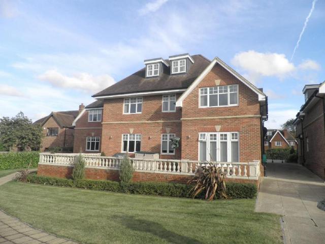 Shoppenhangers Road, MAIDENHEAD 2 bed apartment to rent £1,795 pcm £414 pw