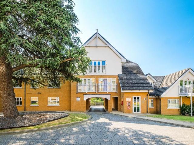 Shore Point, 46 High Road, Buckhurst. 1 bed apartment to rent £1,600 pcm £369 pw