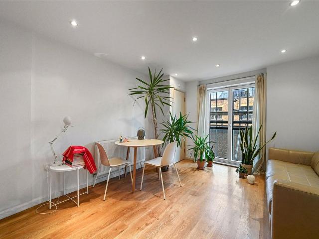 Shore Road, Hackney, London E9, 1 bed flat to rent, £2,100 pcm | PrimeLocation