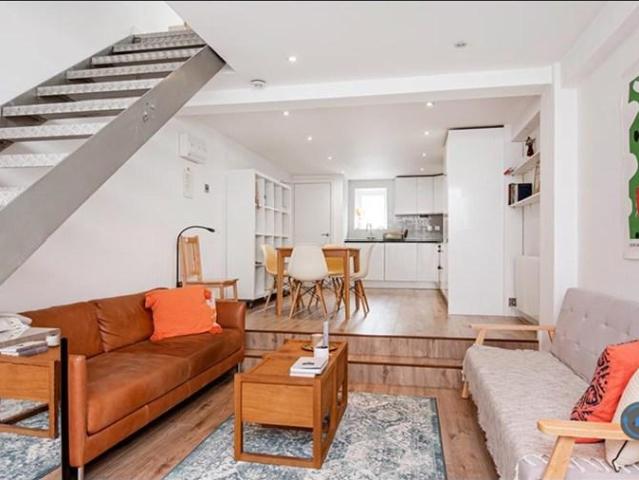 Shore Road, London, E9 2 bed terraced house to rent £3,099 pcm £715 pw