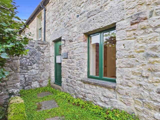 Shore Road, Silverdale, Carnforth. 2 bed cottage to rent £750 pcm £173 pw