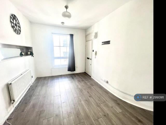 Shoreditch, London, EC2A 2 bed flat to rent £2,600 pcm £600 pw