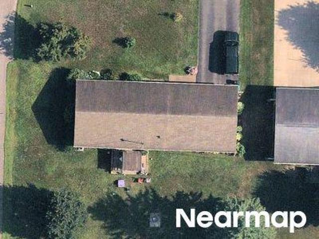 Shoreland Ln