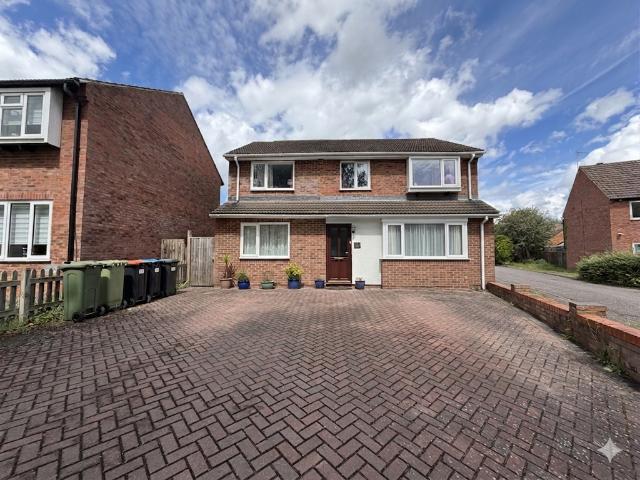 Shorham Rise, Milton Keynes, MK8 5 bed house to rent £2,250 pcm £519 pw