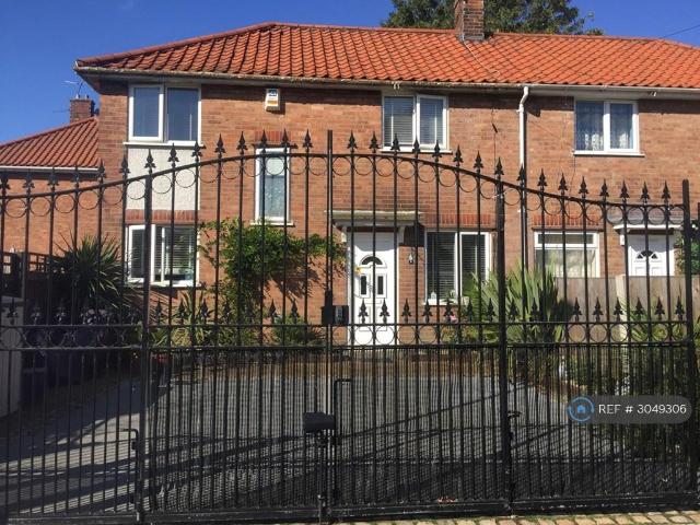 Shorncliffe Close, Norwich, NR3 4 bed semi detached house to rent £1,400 pcm £323 pw
