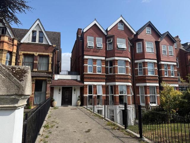 Shorncliffe Road, Folkestone CT20 2 bed apartment to rent £1,595 pcm £368 pw