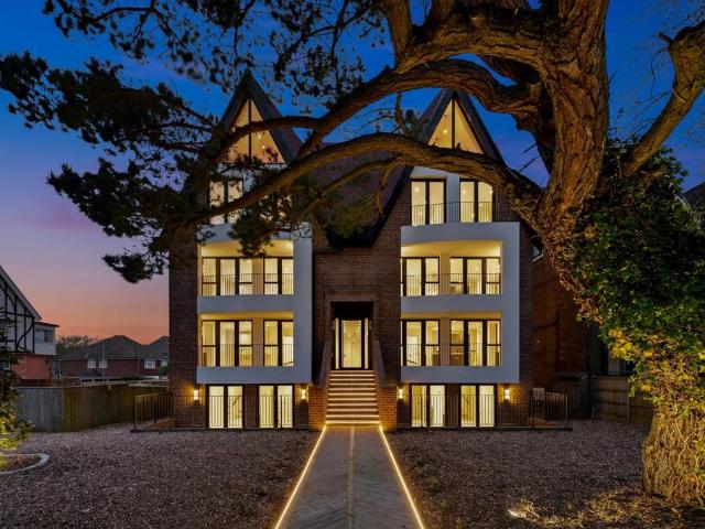Shorncliffe Road, Folkestone CT20 3 bed apartment to rent £1,595 pcm £368 pw